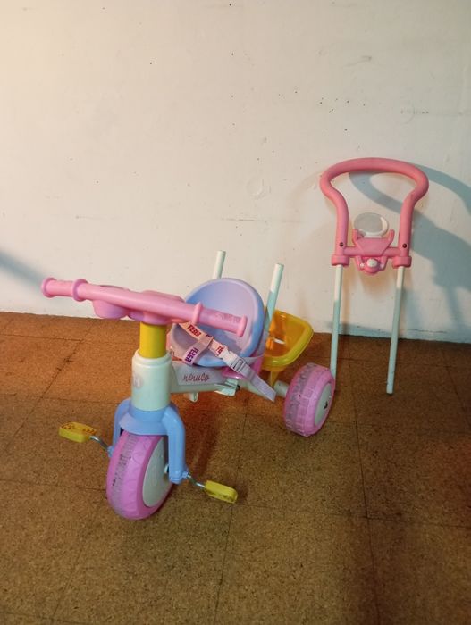 Triciclo da marca Nenuco