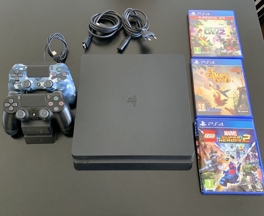 PS4 (PlayStation 4) c/ 2 Controles e 3 Jogos