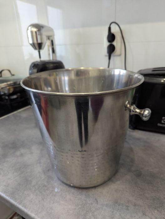 Cooler do wina, kubeł do chłodzenia wina