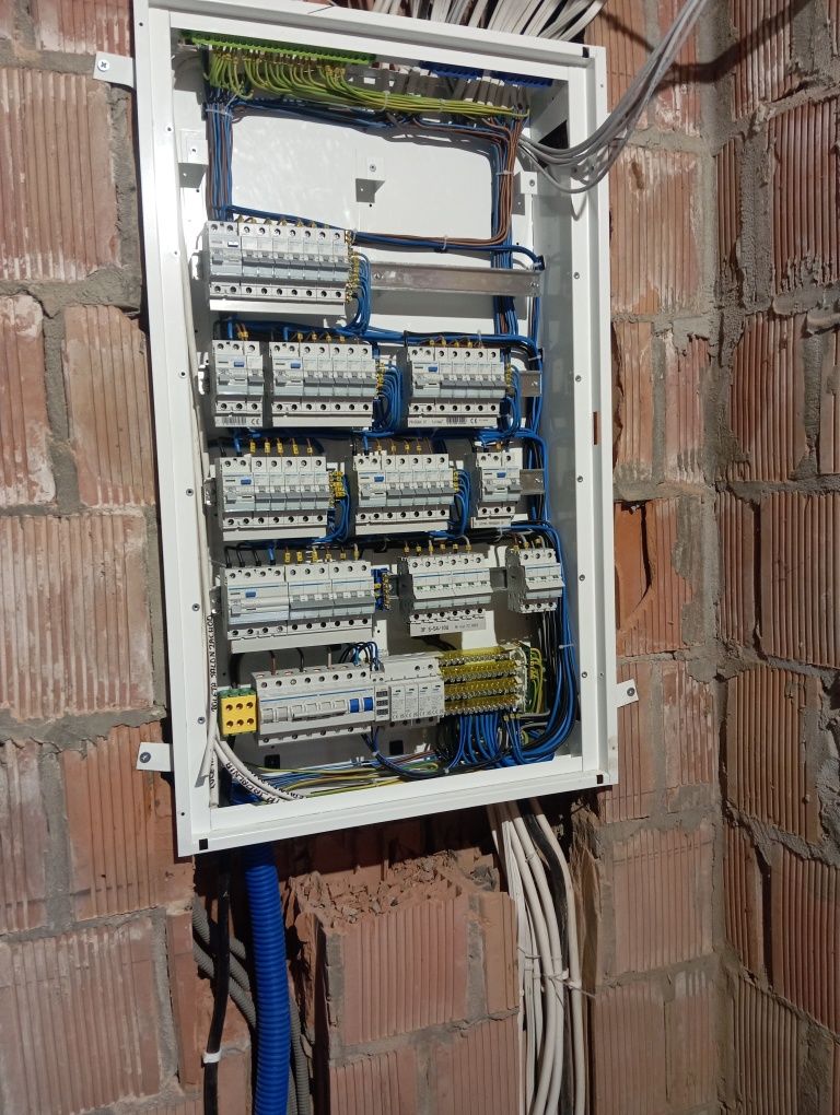 Usługi elektryczne instalacje elektryczne naprawa elektronarzędzi