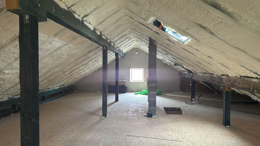 Ocieplanie piana PUR celuloza ocieplenie poddaszy izolacja domu stropu