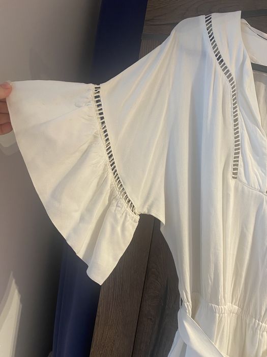 biały kombinezon boho letni krótki h&m ecru z paskiem plazowy sukienka