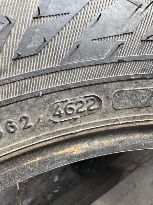 ШиниNokian hakkapelita tyres 215/60/17 с цешка вантажна кінець 22 року