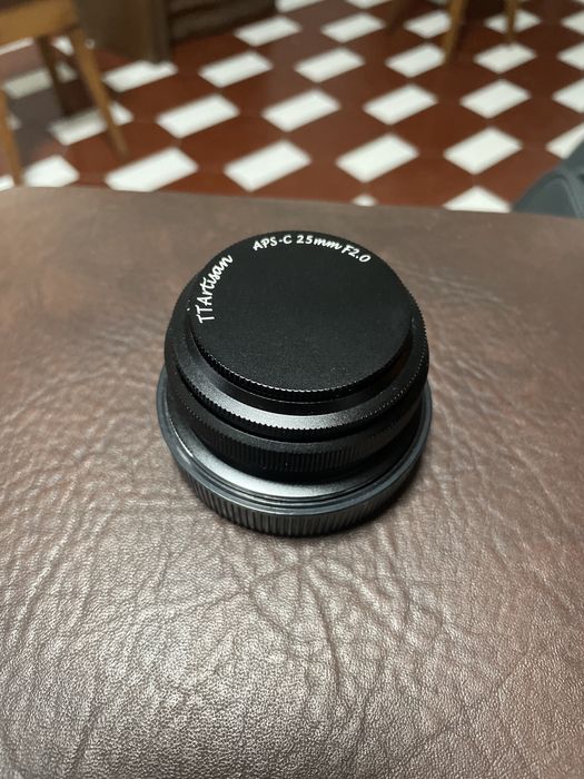 Lente TtArtisan 25mm 2.0 RF mount