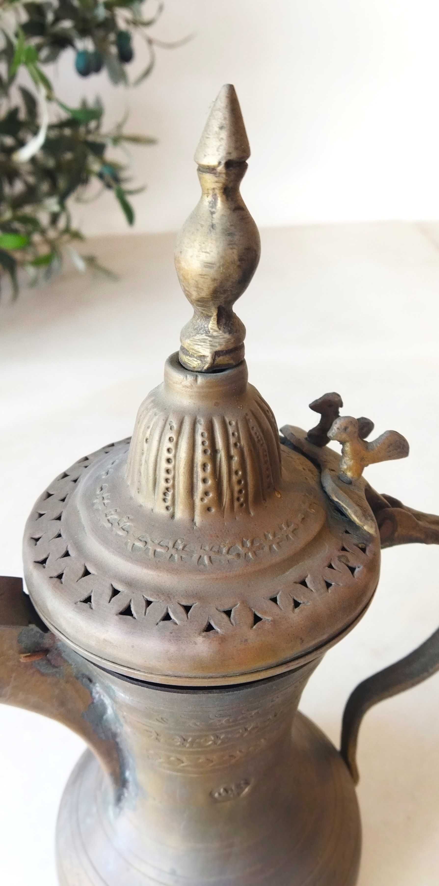 Cafeteira Dallah em latão árabe islâmica