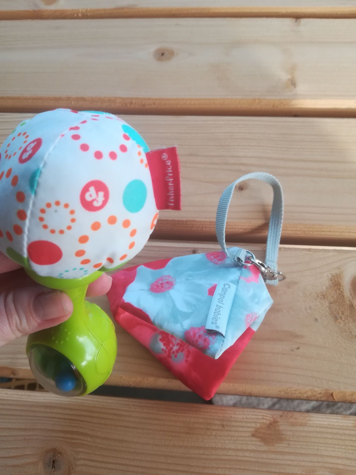 Grzechotka fisher price oraz pojemnik na smoczka. Nowe.