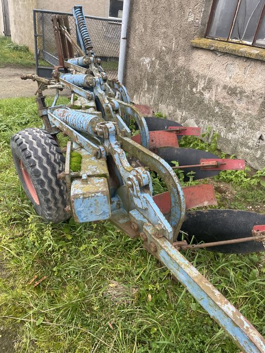 Agregat uprawowo-siewny; rozsiewacz; pług; talerzówka