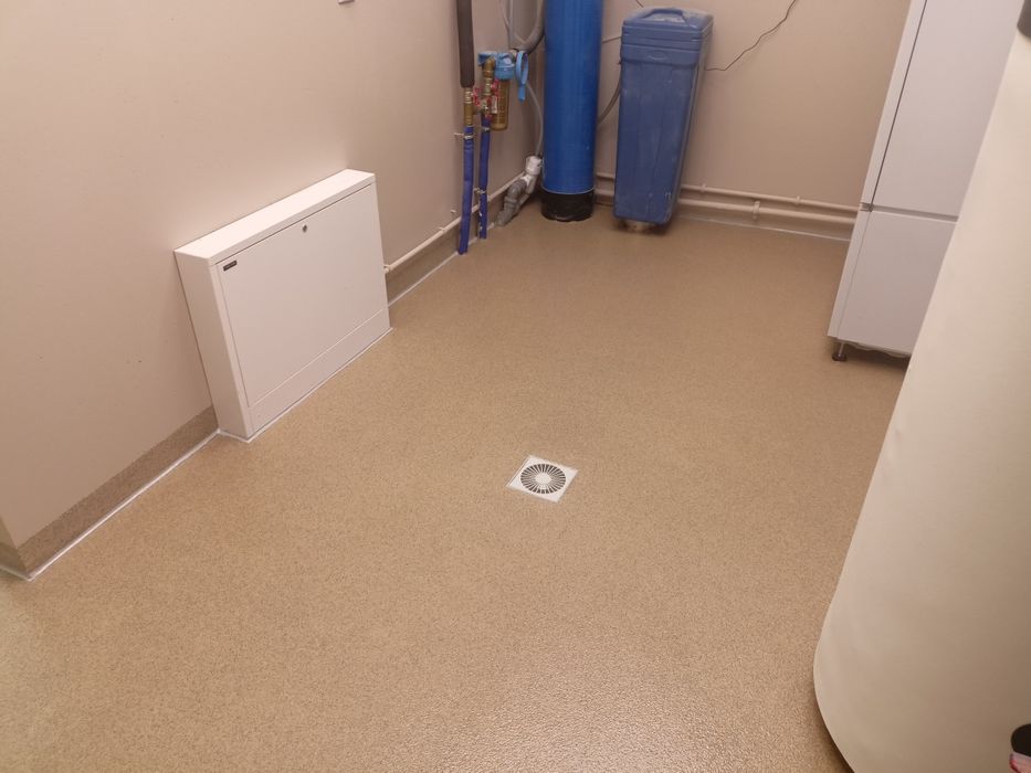 Posadzki żywiczne,remonty posadzek przemyslowych .