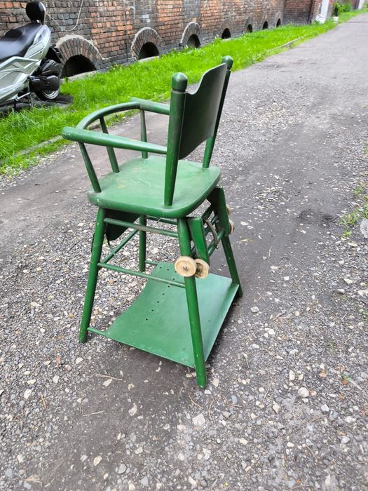 Krzesełko drewniane do karmienia vintage PRL