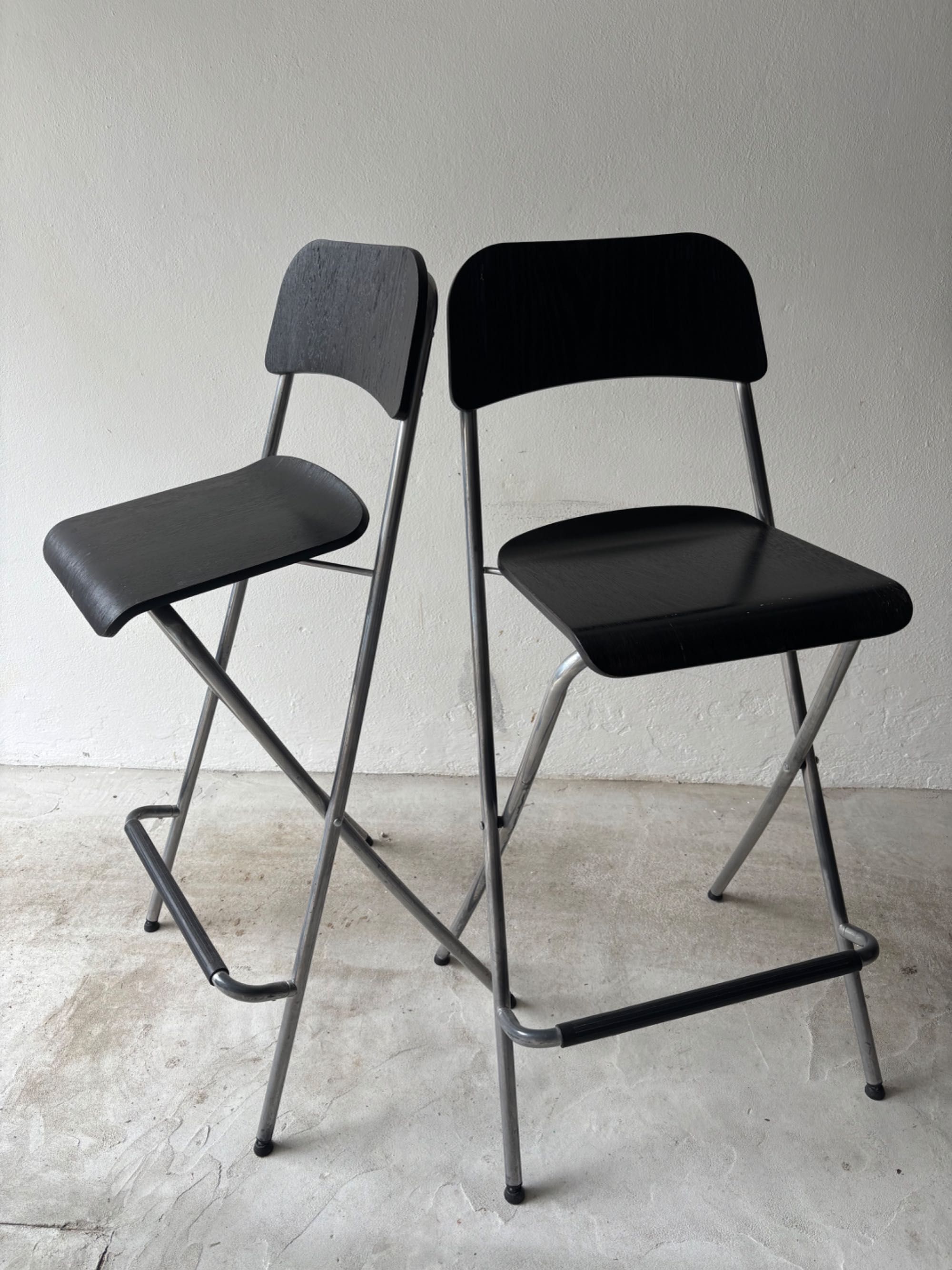 Conjunto de 2 bancos Ikea preto com pouco uso