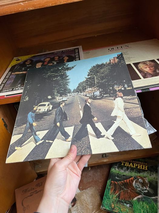 Платівки Beatles/ Queen