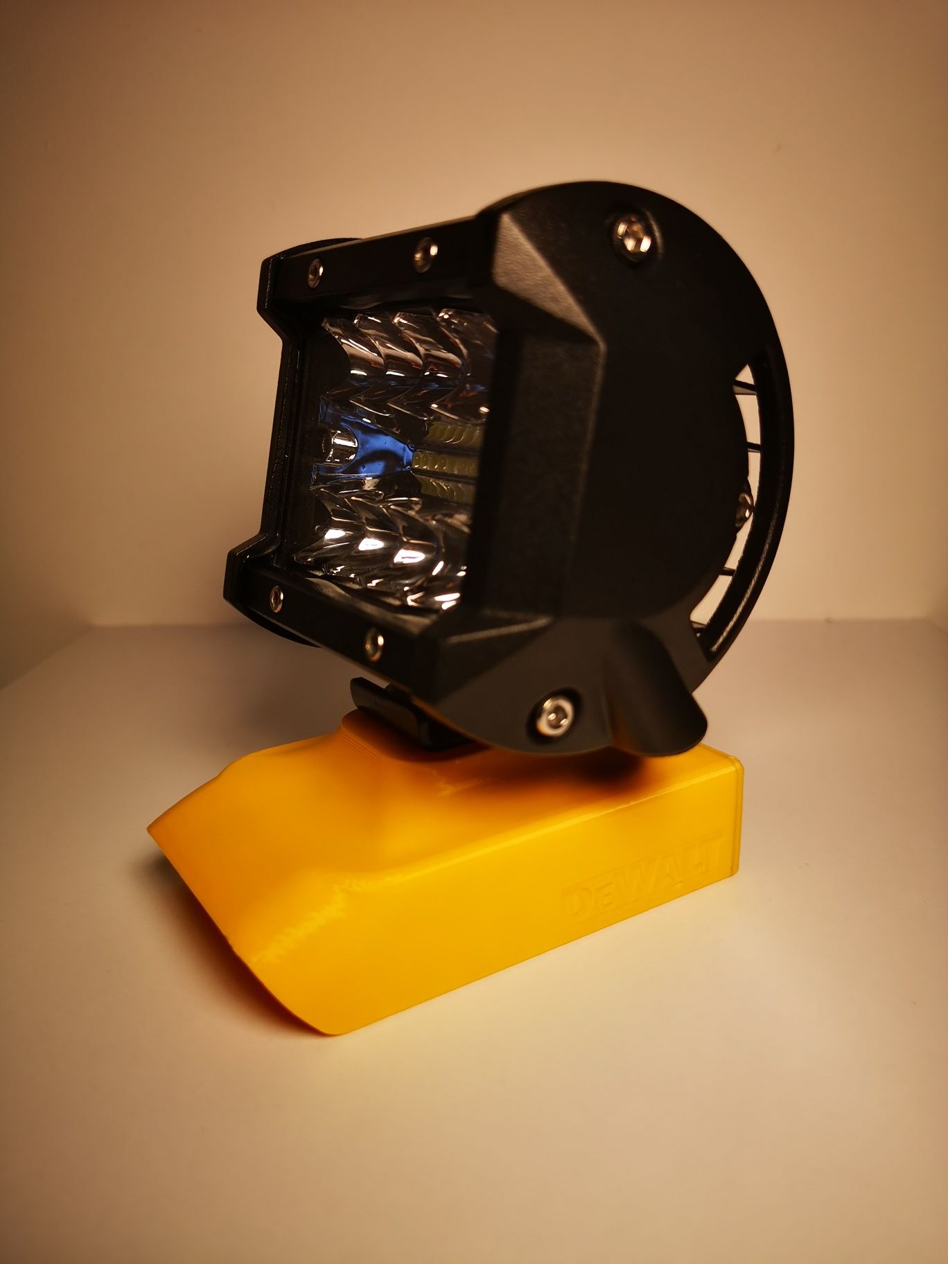 Makita Bosch  Milwaukee Dewalt lampa Led z adapterem do akumulatorów