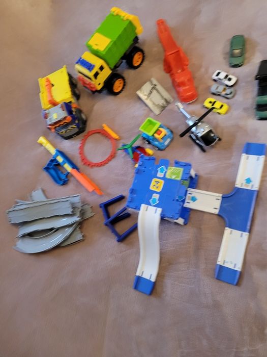 Zestaw dla chłopca, auta, śmieciarka, garaże, parking, lawety