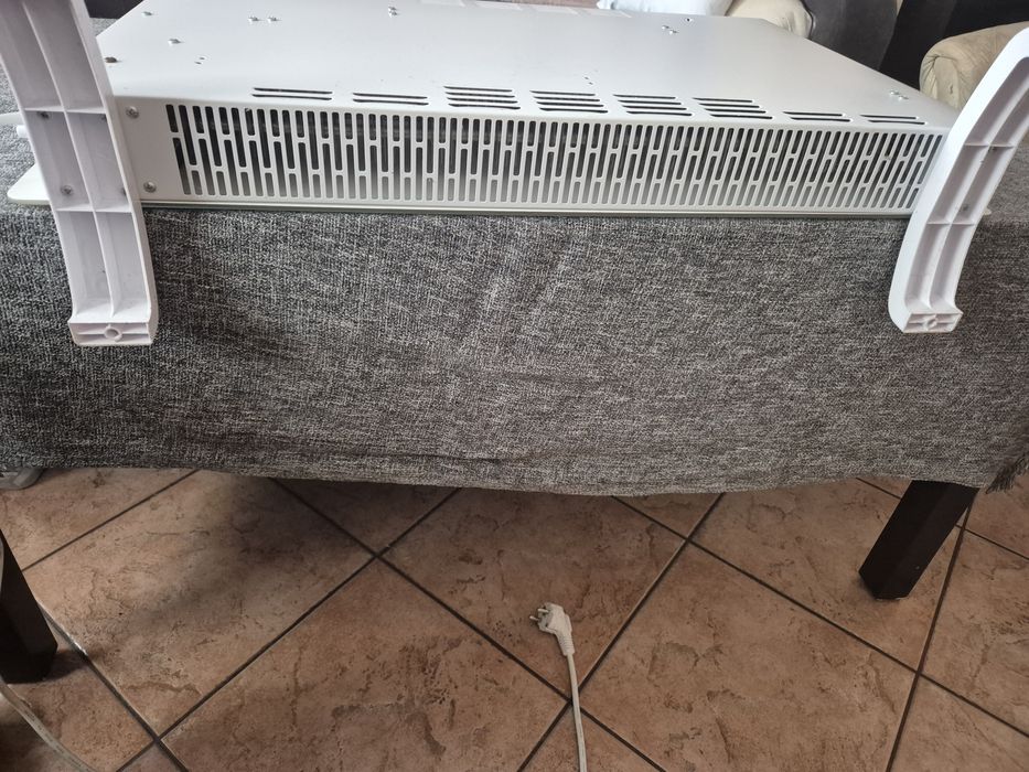 Grzejnik konwektorowy  elektryczny  firmy Warmtec EGW-20B