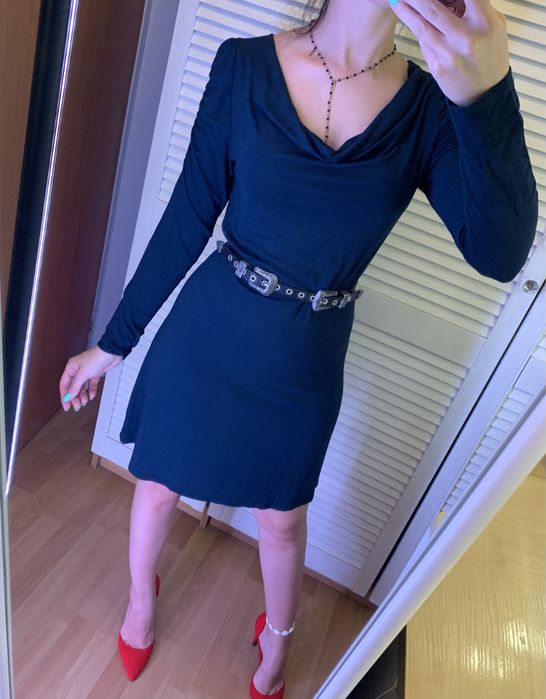 Granatowa sukienka S do kolan prosta cocomore długi rękaw