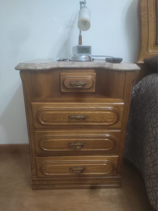 Quarto de madeira maciça