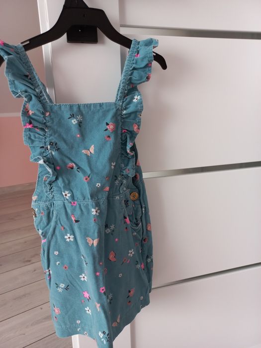 Sprzedam sukienkę rozmiar 104