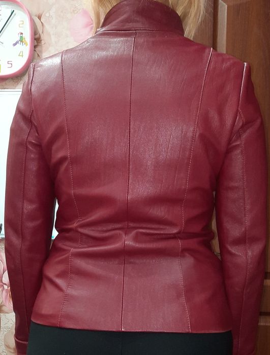 Женский кожаный пиджак
