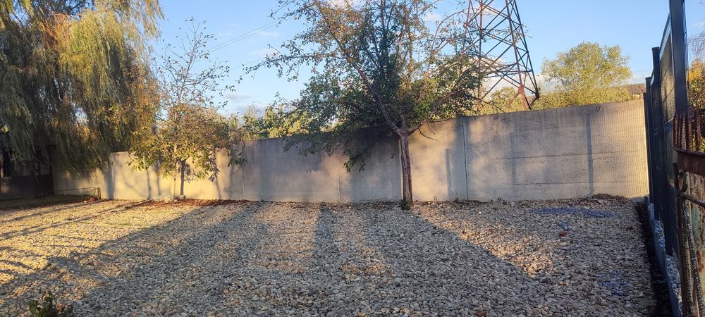 Здам площадку 250 м² (Б.Хмельницького, 80)
Рівна щебенева територія з