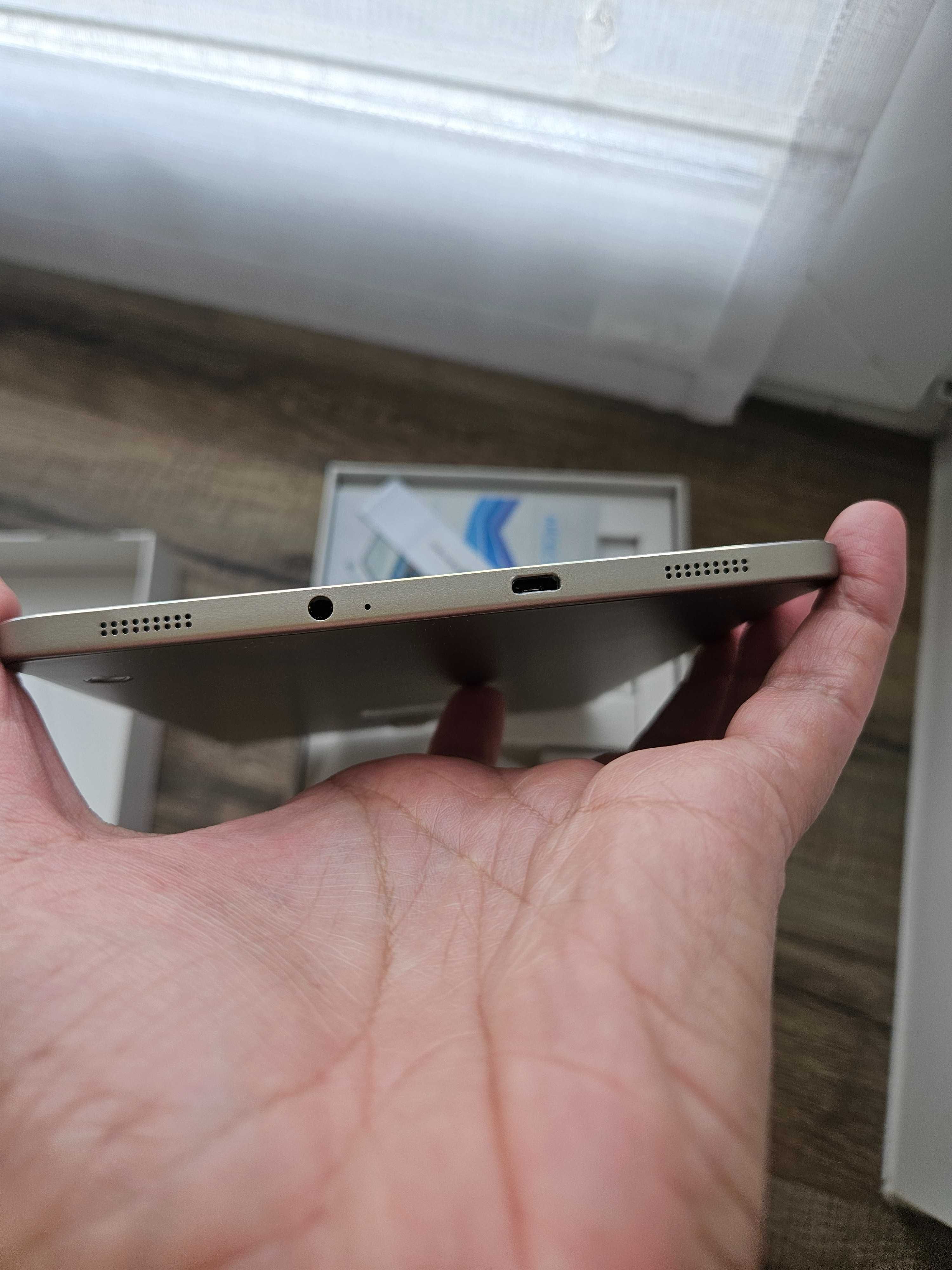Планшет Samsung  Galaxy Tab S2 8.0 32Gb LTE ( SM- T719) 2016 року.