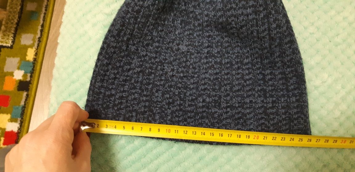 Теплая шапка темно-синяя 70% шерсти