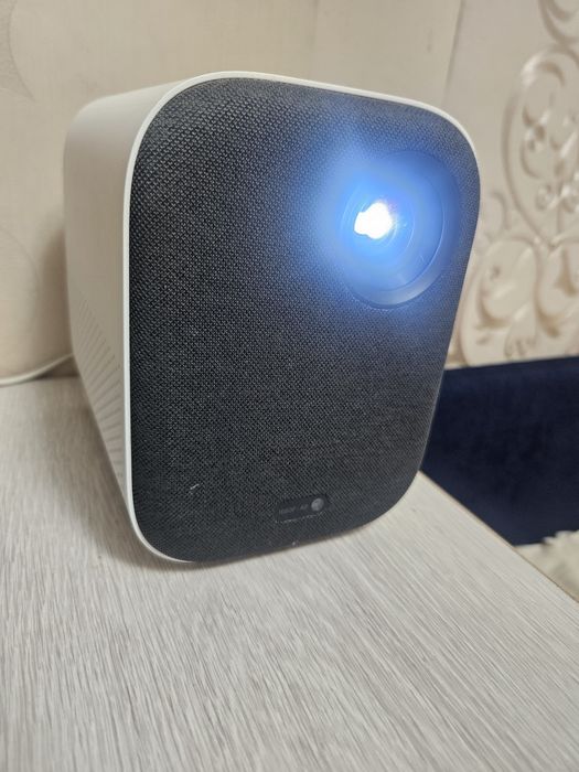 Продам DLP проектор Xiaomi Mi Smart Compact Projector