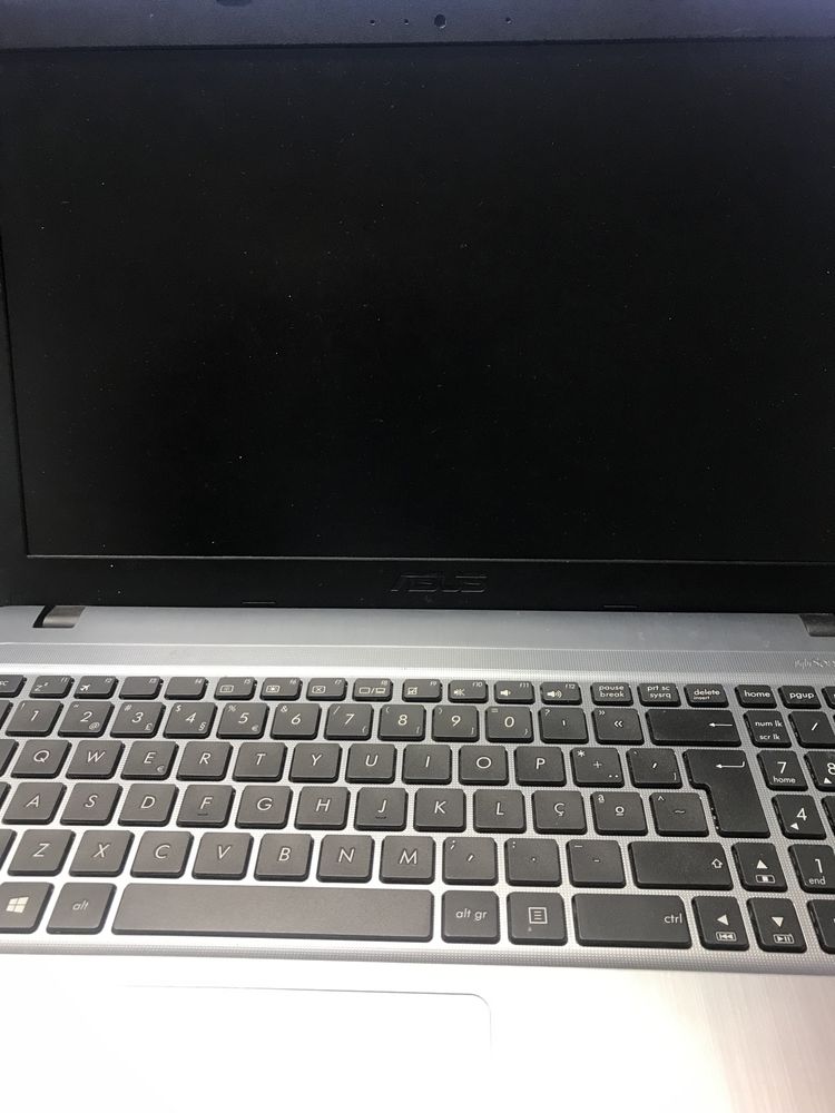 ASUS D540y para peças