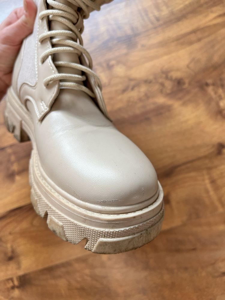 Kremowe buty botki trapery