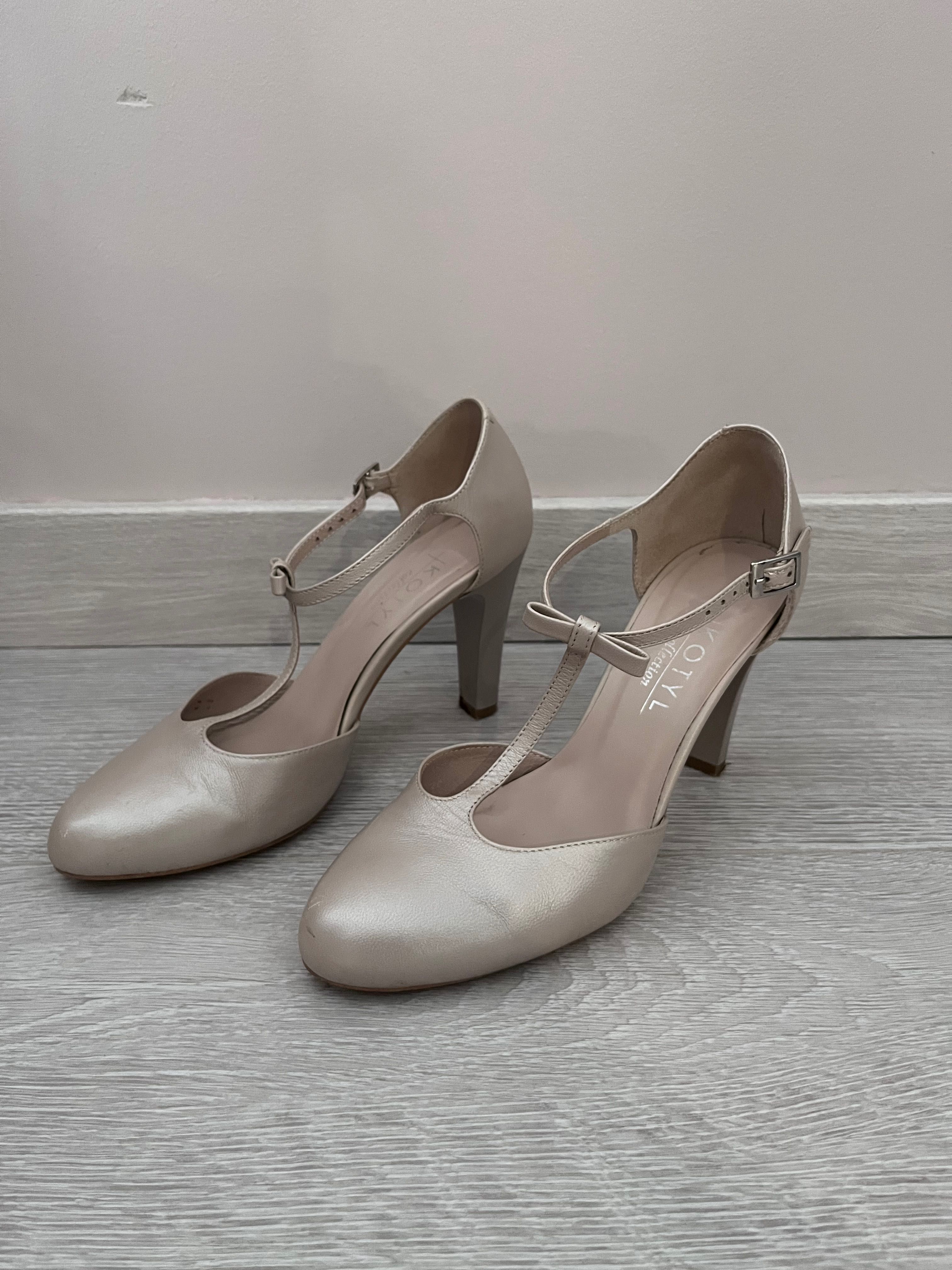 Sprzedam buty Ślubne Kotyl Perłowe Lico