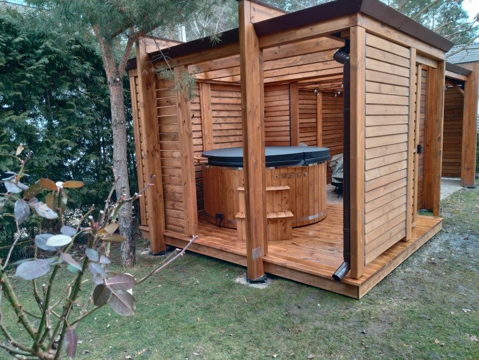 Balia ogrodowa wraz z zadaszeniem