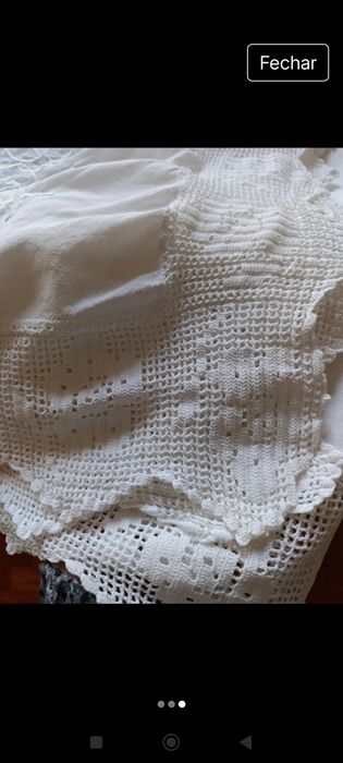 Toalha bordada com renda