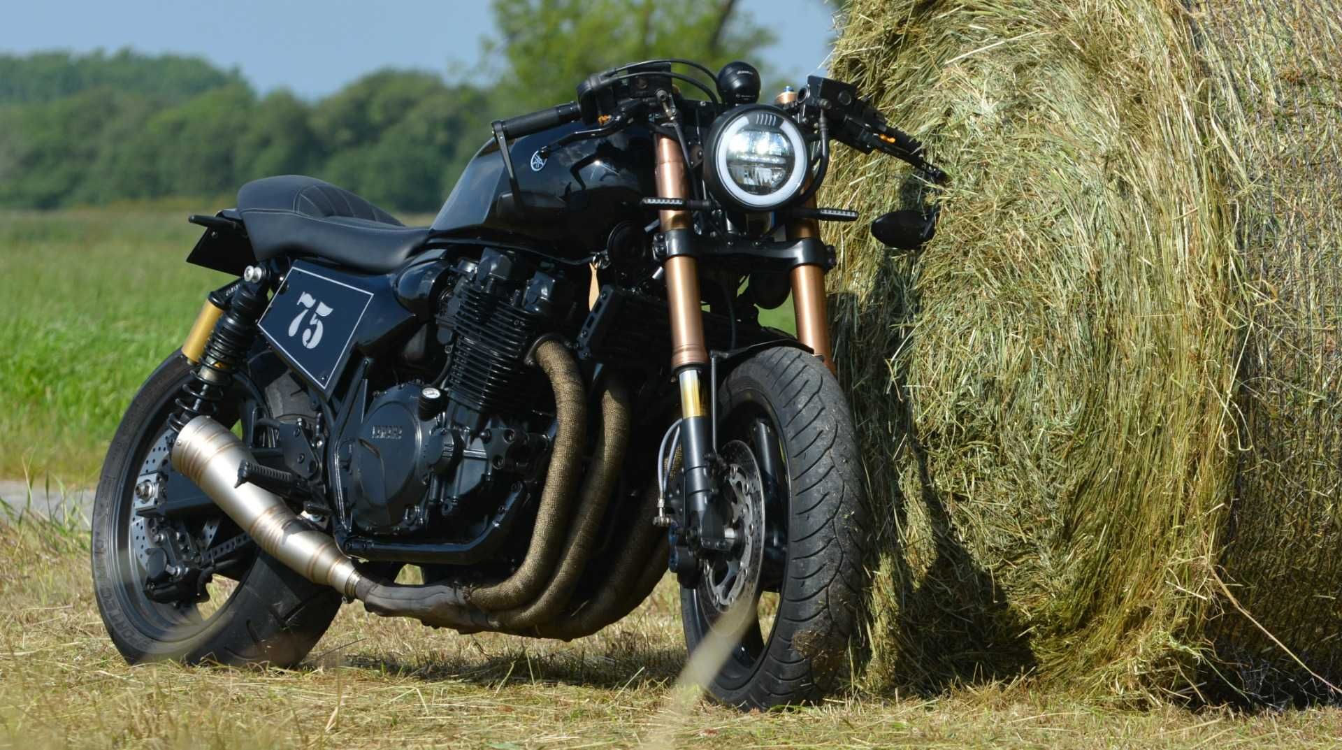 Yamaha café racer