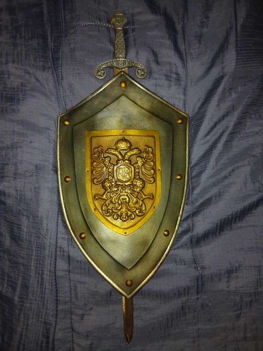 Escudo e espada de pendurar