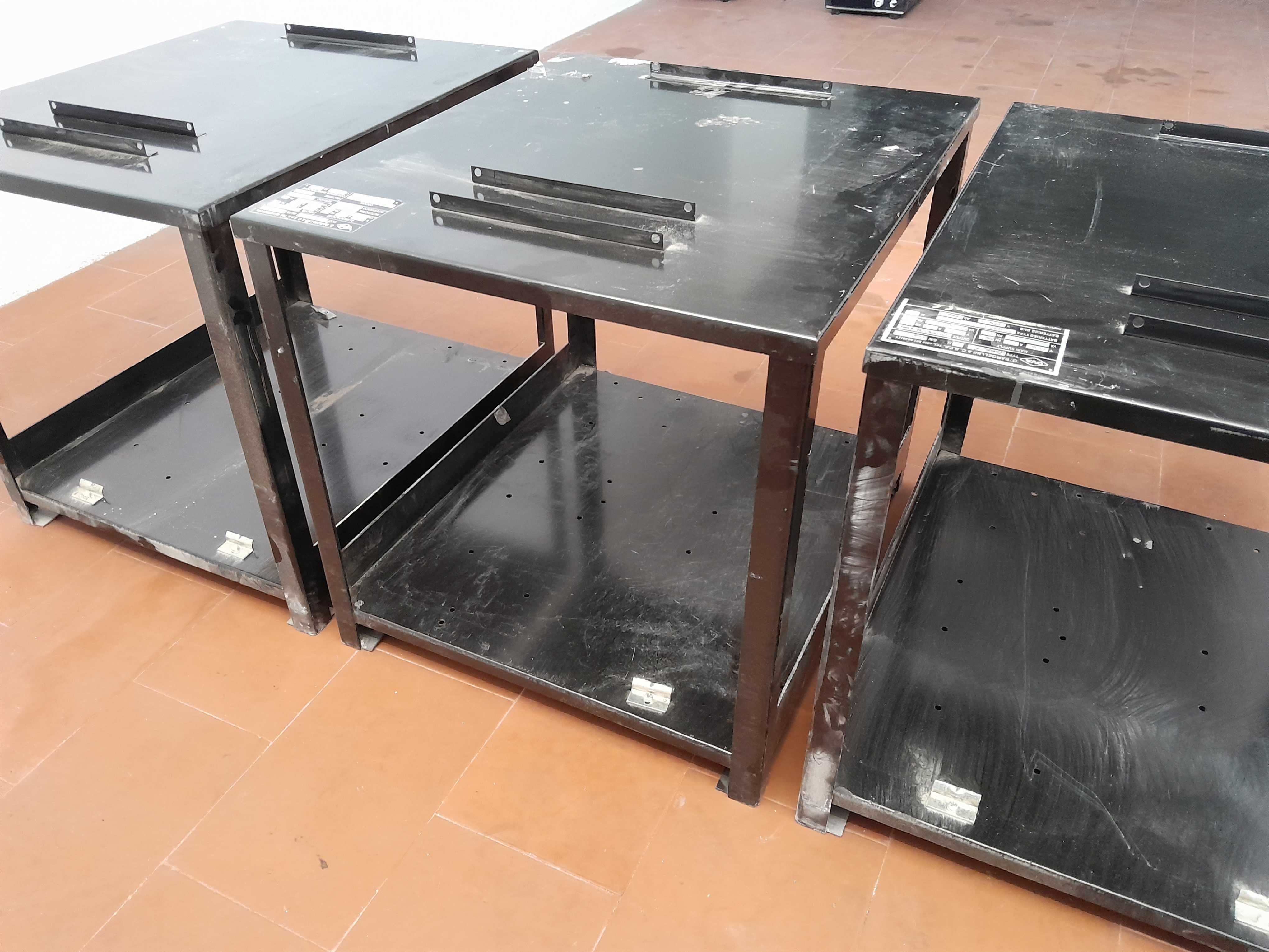 Rack para 2 baterias de 150amperes em ferro sólido