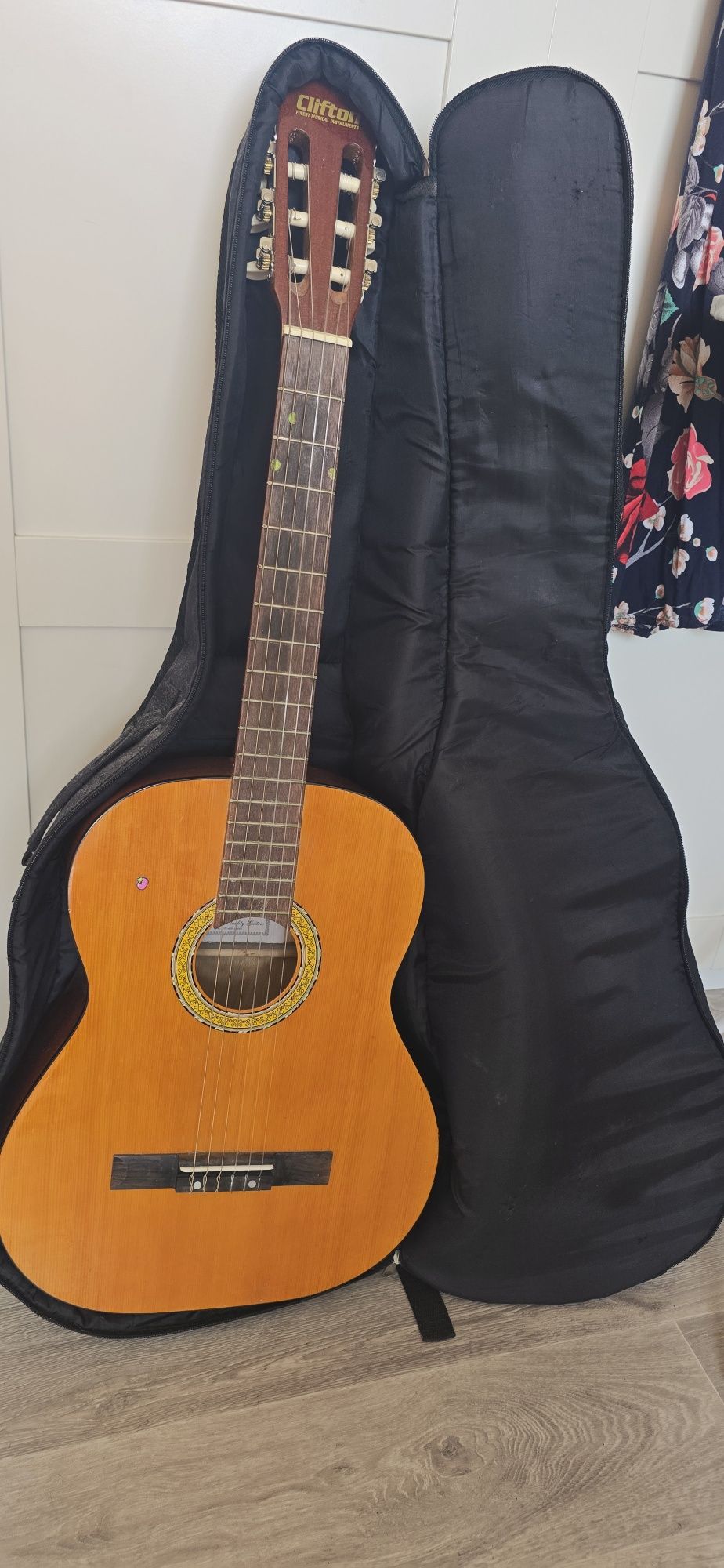 Gitara klasyczna plus 3 pakiety strun Nylonowych