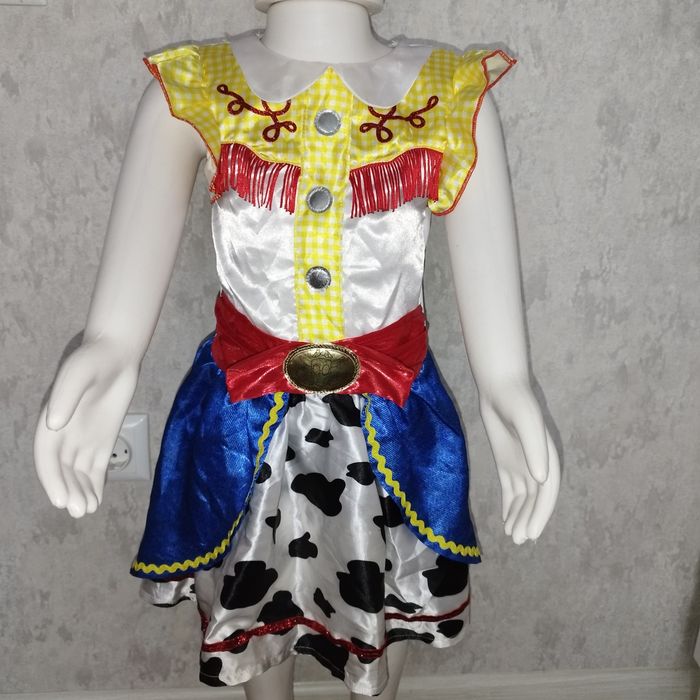 Карнавальні костюми.Супер дівчина,ковбойка,дівчина павук,чудо дівчина