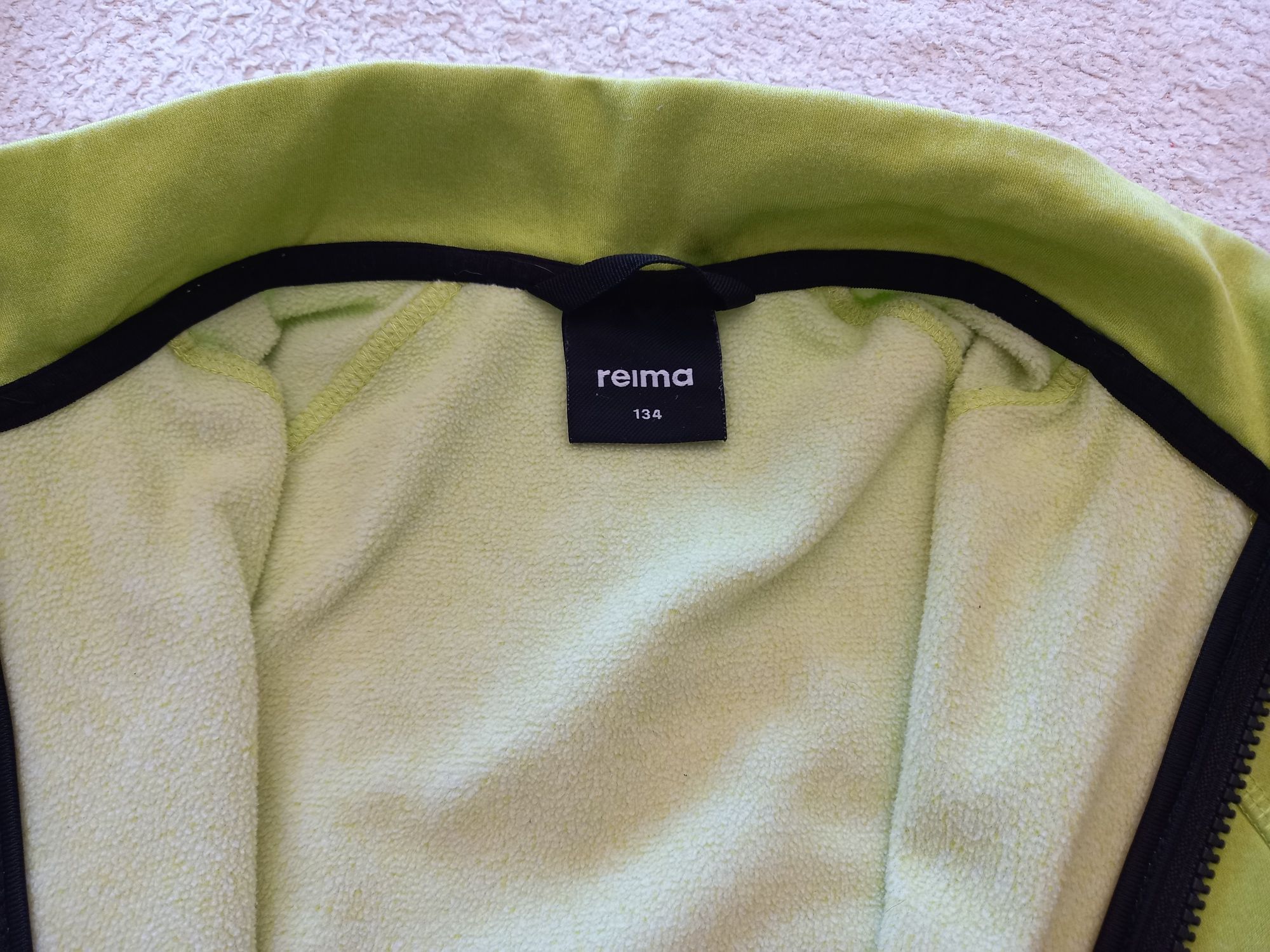Bluza Reima 134 cm. Ciepła.  Limonkowy kolor