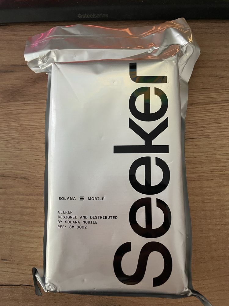 Solana Seeker , повністю запакований