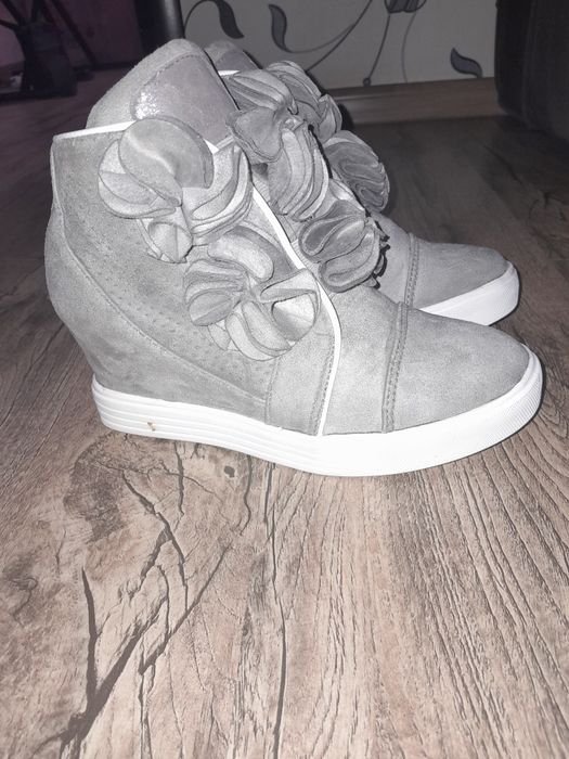 Жіноче взуття,можливий торг