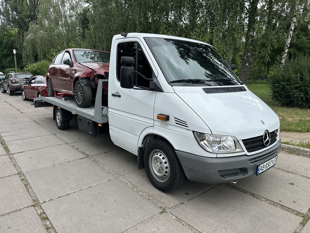 Послуги евакуатора автовоз перевезення авто
