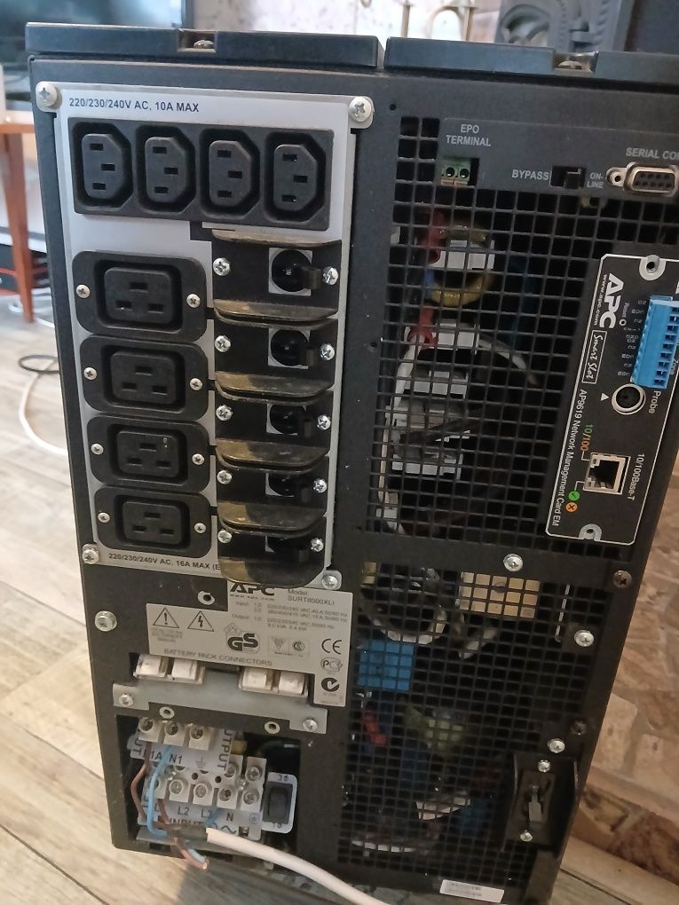 дбж APC Smart UPS RT8000 с полным комплектом новых АКБ