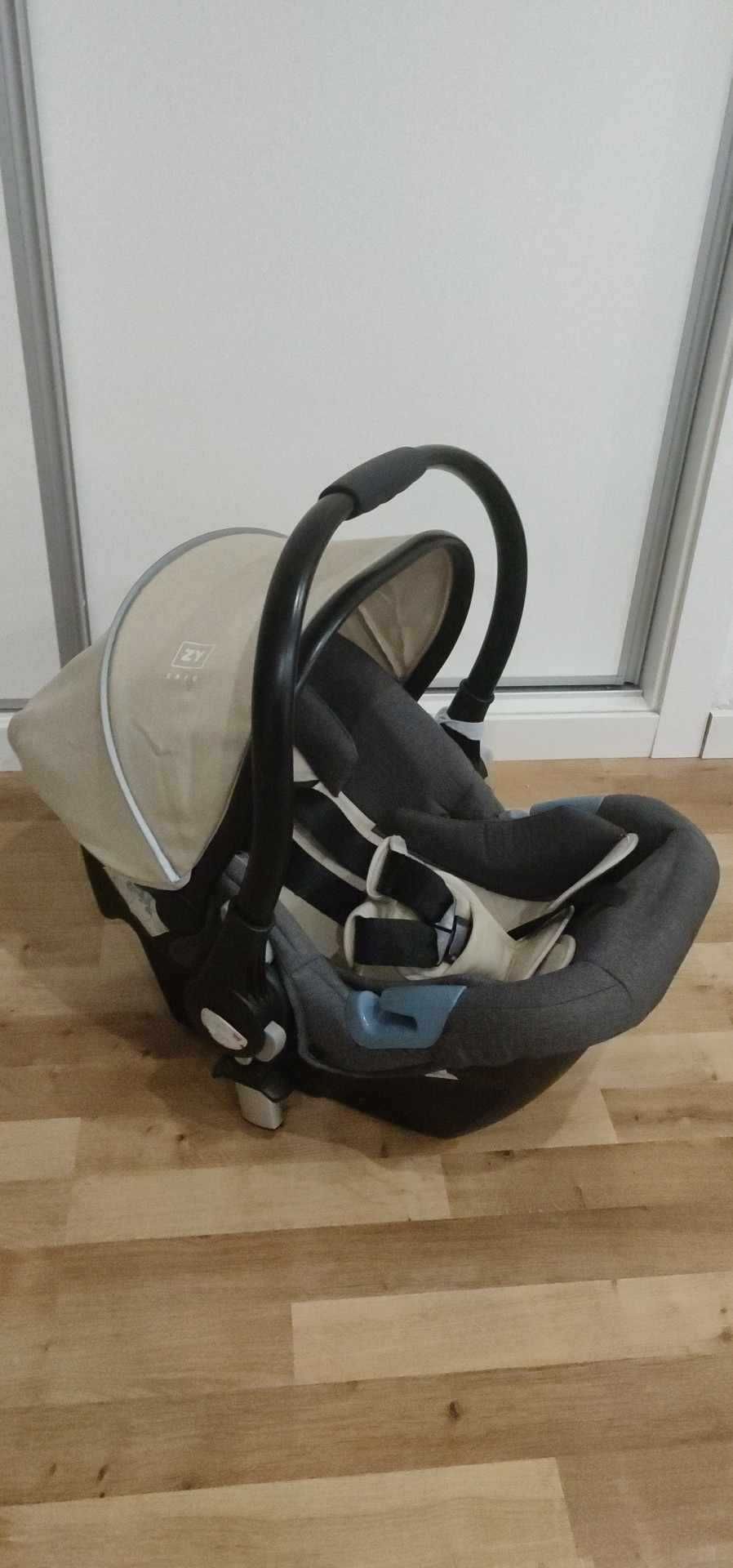 Carrinho bebé Duo Zippy Safe + Alcofa, Ovo e Base ISOFIX