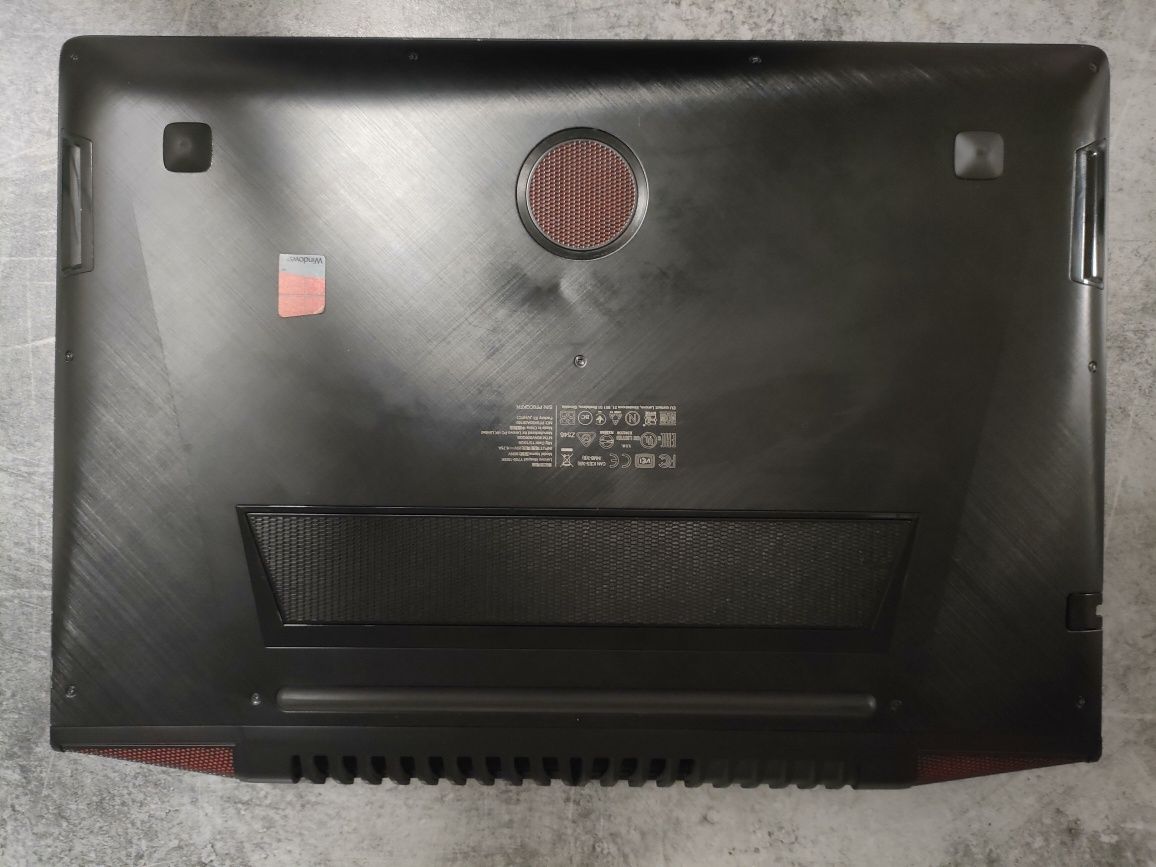Laptop gamingowy Lenovo Y-700