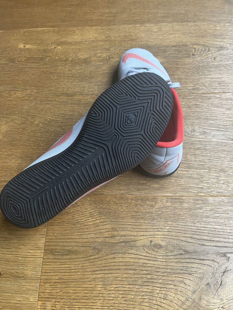 Buty halówki Nike 39