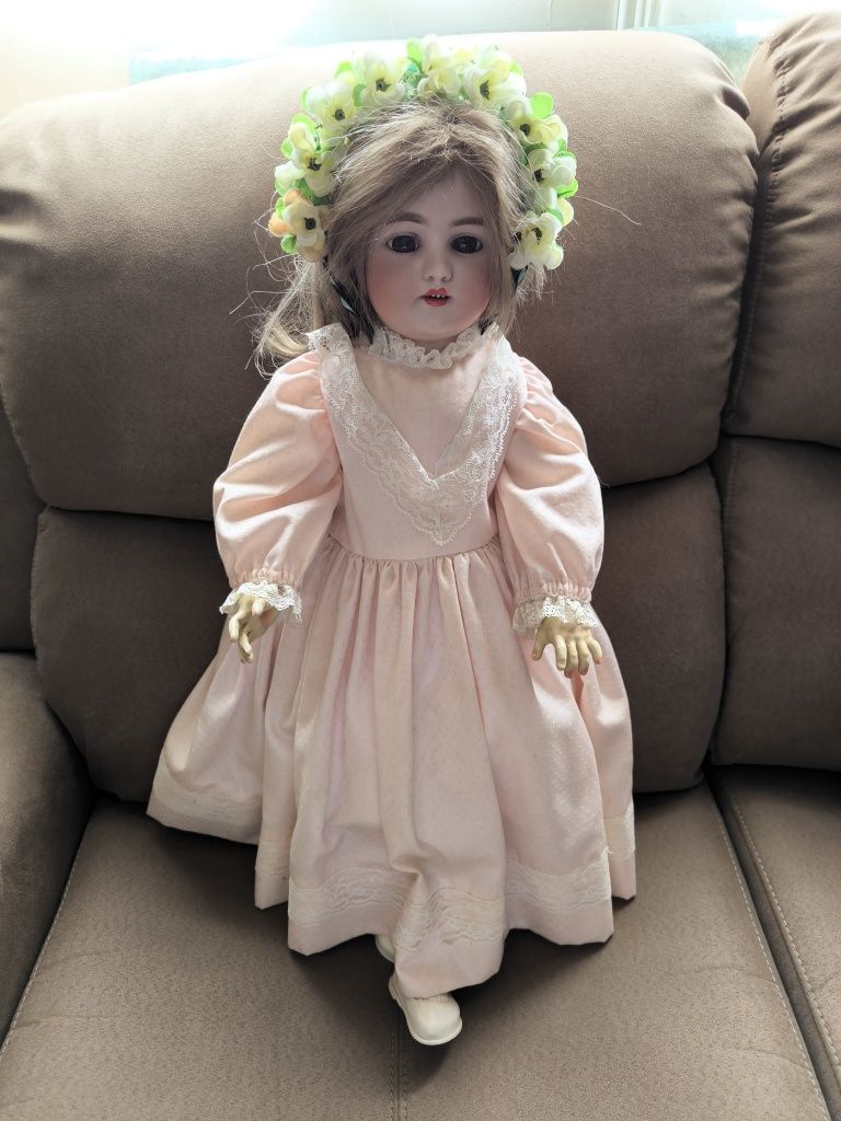 Boneca de loiça antiga