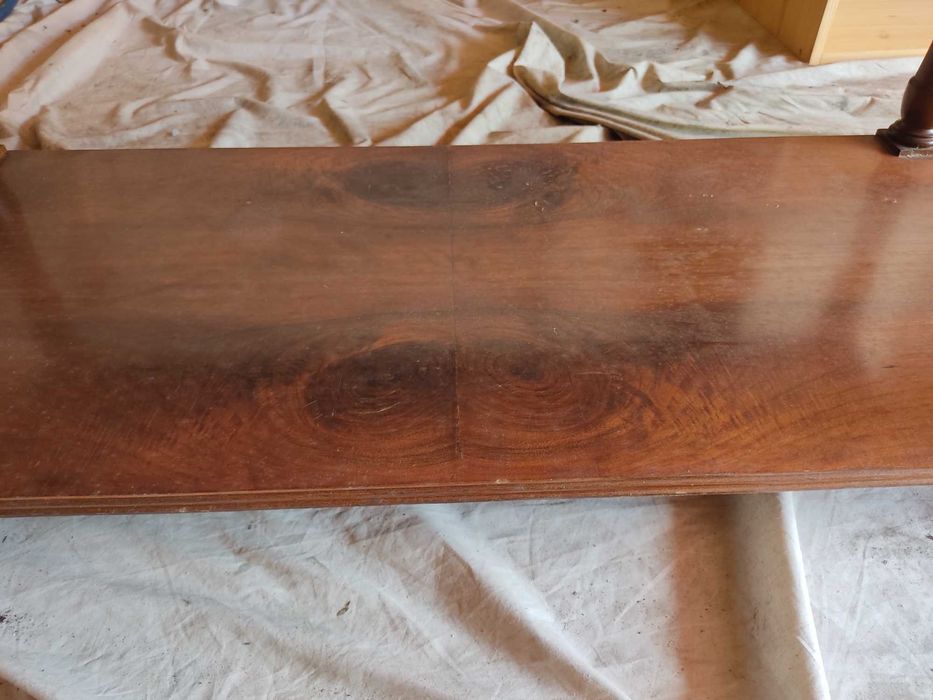 Mesa em madeira para sala