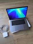MacBook Pro 15” 2018 z Touch Bar – i7, 16GB RAM