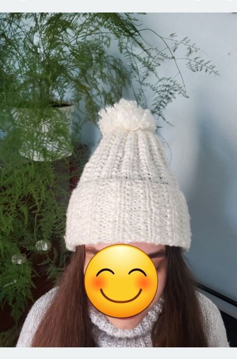 Шапка жіноча біні і  з бомбоном