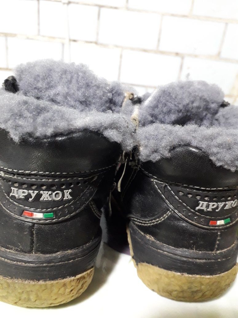 Продам зимние ботинки 14 см.