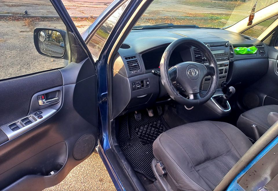 Продам Toyota Corolla  Verso.